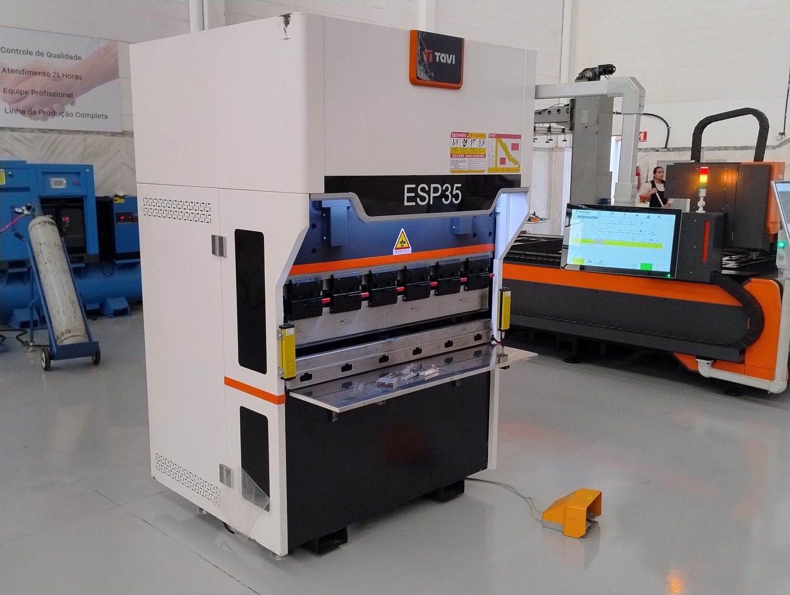 DOBRADEIRA CNC 6 EIXOS ESP35 - X Maquinas Operatrizes