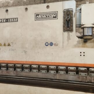 DOBRADEIRA HIDRÁULICA NEWTON 135 TONELADAS 3000MM